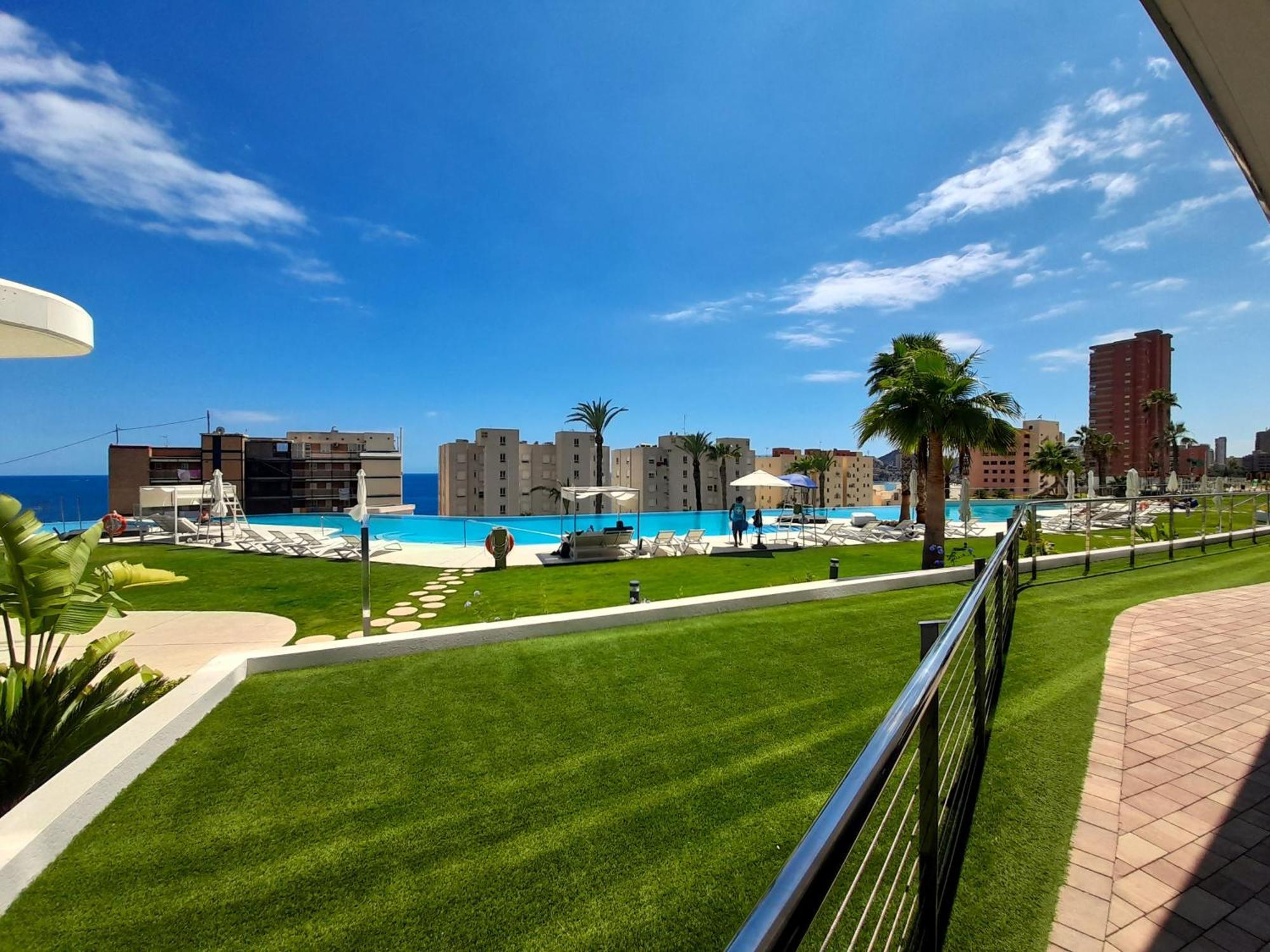 Sunset Cliffs Sea View Apartments 14 Floor Бенидорм Екстериор снимка